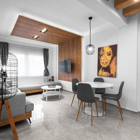 Wood N White, Nilie Hospitality Mgmt Apartamento Tessalónica Exterior foto